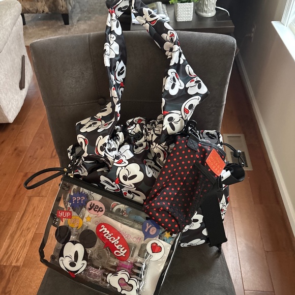 NWOT Bioworld Disney Mickey Travel Tote Bag Set - Picture 1 of 7